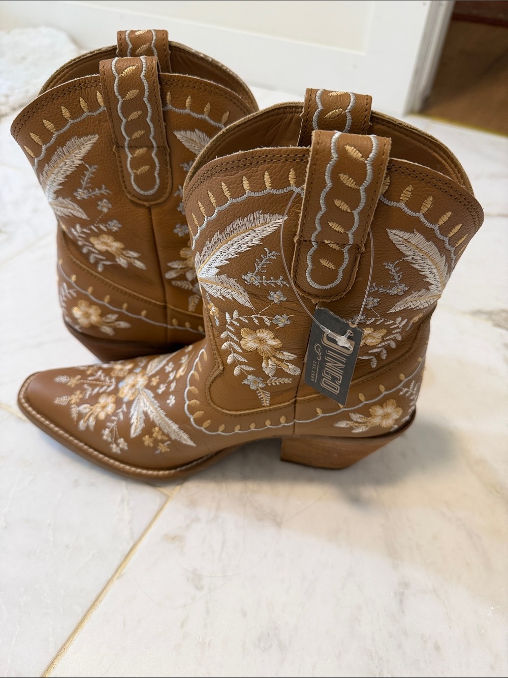 Dingo Primrose Embroidered Western Style Boots